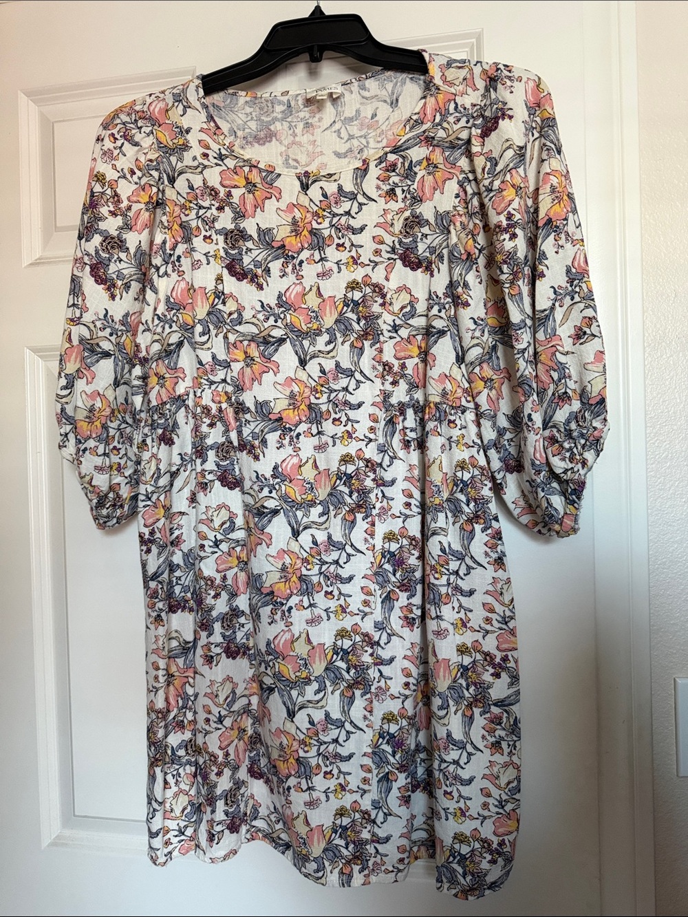 Floral Short Puff-Sleeve Mini Dress in White and Pink